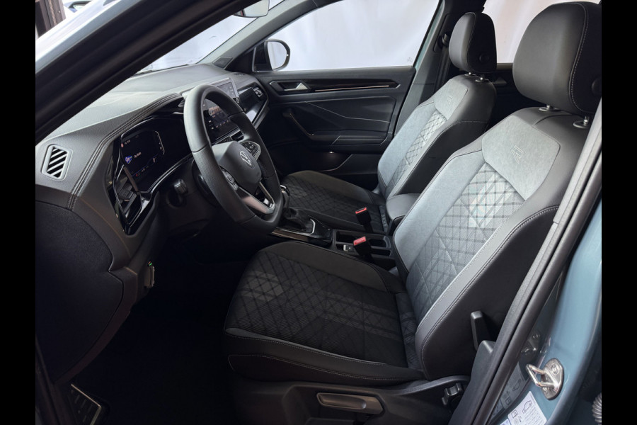 Volkswagen T-Roc 1.5 TSI 150PK R-LINE PANORAMA BLACKLINE EVO IQ LIGHT ALCANTARA ELEK.KLEP CARPLAY STOEL/STUUR VERW. 18"LMV VIR.COCKPIT 07/2025 "Volkswagen rijden begint bij Topautos.nl – 75 topmodellen direct op voorraad!"