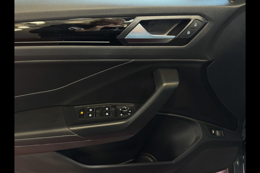 Volkswagen T-Roc 1.5 TSI 150PK R-LINE PANORAMA BLACKLINE EVO IQ LIGHT ALCANTARA ELEK.KLEP CARPLAY STOEL/STUUR VERW. 18"LMV VIR.COCKPIT 07/2025 "Volkswagen rijden begint bij Topautos.nl – 75 topmodellen direct op voorraad!"