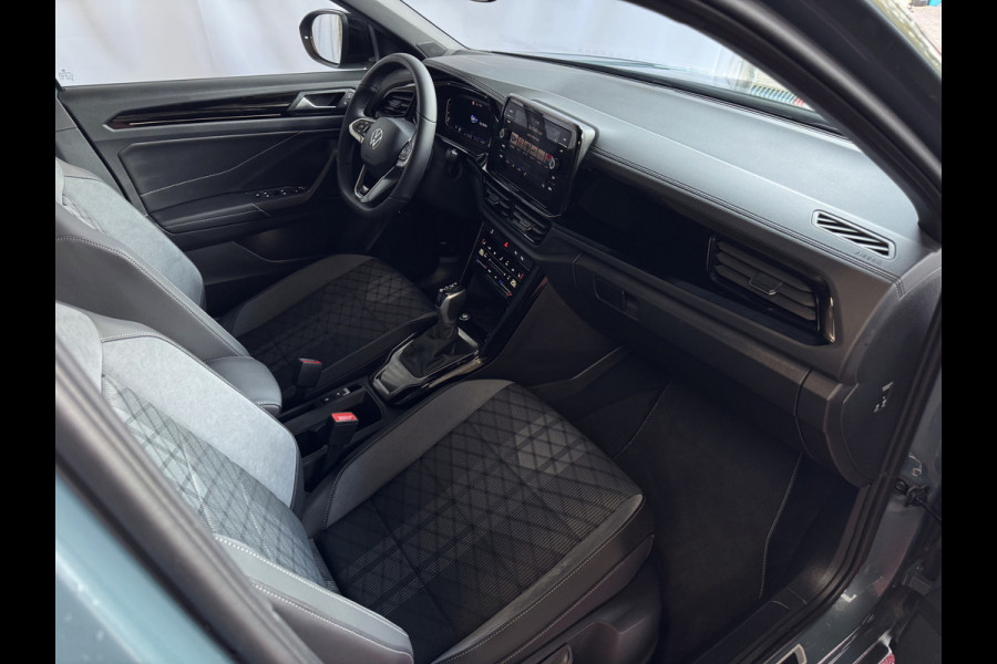 Volkswagen T-Roc 1.5 TSI 150PK R-LINE PANORAMA BLACKLINE EVO IQ LIGHT ALCANTARA ELEK.KLEP CARPLAY STOEL/STUUR VERW. 18"LMV VIR.COCKPIT 07/2025 "Volkswagen rijden begint bij Topautos.nl – 75 topmodellen direct op voorraad!"