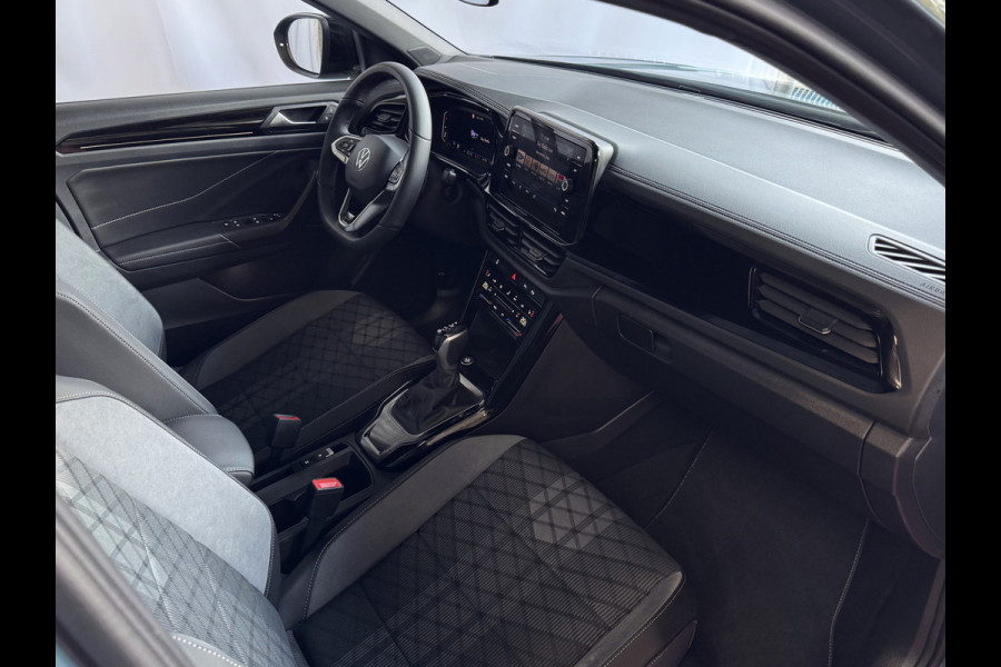 Volkswagen T-Roc 1.5 TSI 150PK R-LINE PANORAMA BLACKLINE EVO IQ LIGHT ALCANTARA ELEK.KLEP CARPLAY STOEL/STUUR VERW. 18"LMV VIR.COCKPIT 07/2025 "Volkswagen rijden begint bij Topautos.nl – 75 topmodellen direct op voorraad!"