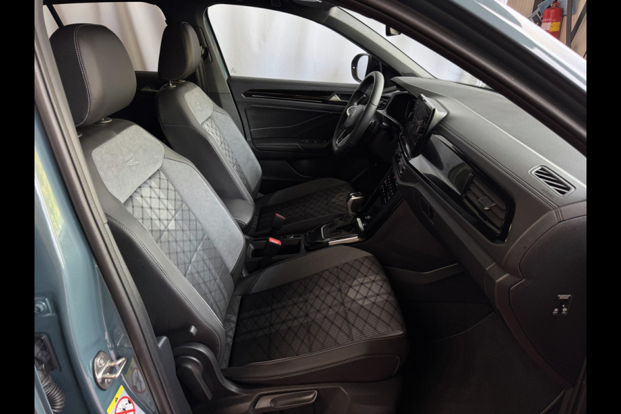 Volkswagen T-Roc 1.5 TSI 150PK R-LINE PANORAMA BLACKLINE EVO IQ LIGHT ALCANTARA ELEK.KLEP CARPLAY STOEL/STUUR VERW. 18"LMV VIR.COCKPIT 07/2025 "Volkswagen rijden begint bij Topautos.nl – 75 topmodellen direct op voorraad!"