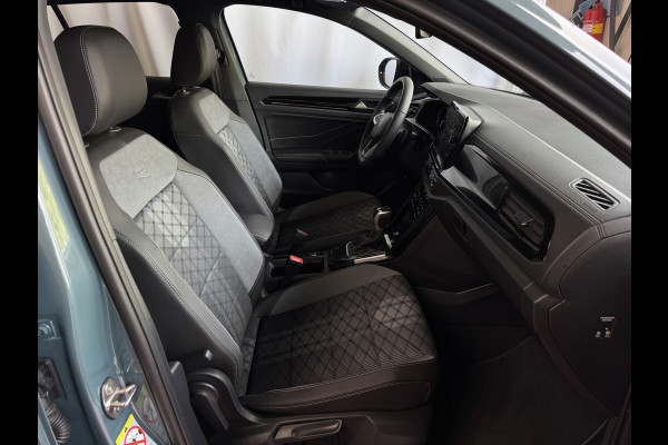 Volkswagen T-Roc 1.5 TSI 150PK R-LINE PANORAMA BLACKLINE EVO IQ LIGHT ALCANTARA ELEK.KLEP CARPLAY STOEL/STUUR VERW. 18"LMV VIR.COCKPIT 07/2025 "Volkswagen rijden begint bij Topautos.nl – 75 topmodellen direct op voorraad!"
