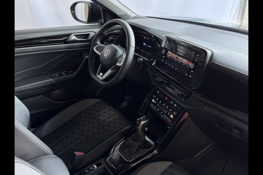 Volkswagen T-Roc 1.5 TSI 150PK R-LINE PANORAMA BLACKLINE EVO IQ LIGHT ALCANTARA ELEK.KLEP CARPLAY STOEL/STUUR VERW. 18"LMV VIR.COCKPIT 07/2025 "Volkswagen rijden begint bij Topautos.nl – 75 topmodellen direct op voorraad!"