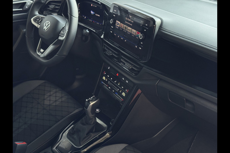 Volkswagen T-Roc 1.5 TSI 150PK R-LINE PANORAMA BLACKLINE EVO IQ LIGHT ALCANTARA ELEK.KLEP CARPLAY STOEL/STUUR VERW. 18"LMV VIR.COCKPIT 07/2025 "Volkswagen rijden begint bij Topautos.nl – 75 topmodellen direct op voorraad!"