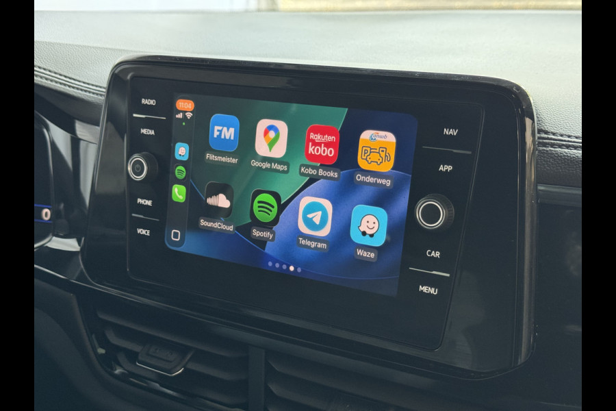 Volkswagen T-Roc 1.5 TSI 150PK R-LINE PANORAMA BLACKLINE EVO IQ LIGHT ALCANTARA ELEK.KLEP CARPLAY STOEL/STUUR VERW. 18"LMV VIR.COCKPIT 07/2025 "Volkswagen rijden begint bij Topautos.nl – 75 topmodellen direct op voorraad!"