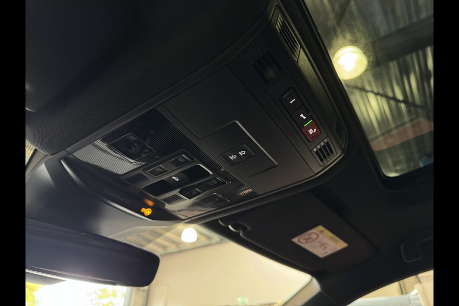 Volkswagen T-Roc 1.5 TSI 150PK R-LINE PANORAMA BLACKLINE EVO IQ LIGHT ALCANTARA ELEK.KLEP CARPLAY STOEL/STUUR VERW. 18"LMV VIR.COCKPIT 07/2025 "Volkswagen rijden begint bij Topautos.nl – 75 topmodellen direct op voorraad!"