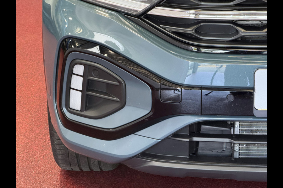 Volkswagen T-Roc 1.5 TSI 150PK R-LINE PANORAMA BLACKLINE EVO IQ LIGHT ALCANTARA ELEK.KLEP CARPLAY STOEL/STUUR VERW. 18"LMV VIR.COCKPIT 07/2025 "Volkswagen rijden begint bij Topautos.nl – 75 topmodellen direct op voorraad!"