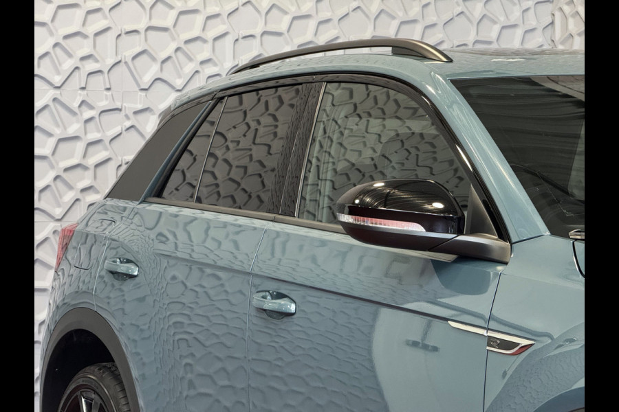 Volkswagen T-Roc 1.5 TSI 150PK R-LINE PANORAMA BLACKLINE EVO IQ LIGHT ALCANTARA ELEK.KLEP CARPLAY STOEL/STUUR VERW. 18"LMV VIR.COCKPIT 07/2025 "Volkswagen rijden begint bij Topautos.nl – 75 topmodellen direct op voorraad!"