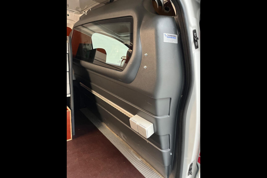 Citroën Berlingo AUTOMAAT SERVICEWAGEN 1.6 BlueHDI 100PK euro6 S&S, Bott kast, V230 Omvormer, Standkachel, Trekhaak, RIJKLAARPRIJS Citroën Berlingo AUTOMAAT SERVICEWAGEN 1.6 BlueHDI 100PK euro6 S&S, Bott kast, V230 Omvormer, Standkachel, Trekhaak, RIJKLAARPRIJS
