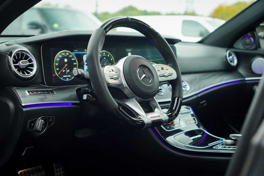 Mercedes-Benz E-Klasse AMG 63 S 4M / Dak / Kuipstoelen / Stoelverwarming / Memory / Distronic Mercedes-Benz E-Klasse AMG 63 S 4M / Dak / Kuipstoelen / Stoelverwarming / Memory / Distronic