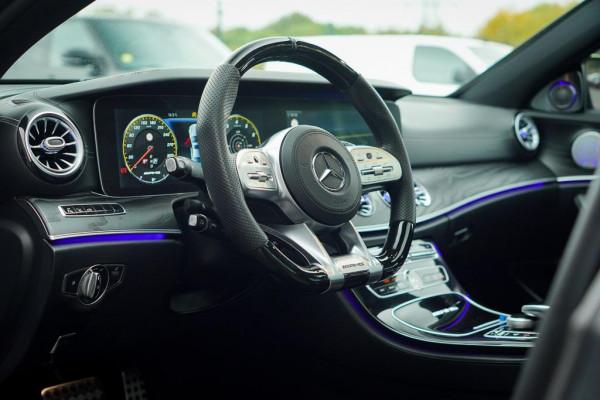 Mercedes-Benz E-Klasse AMG 63 S 4M / Dak / Kuipstoelen / Stoelverwarming / Memory / Distronic Mercedes-Benz E-Klasse AMG 63 S 4M / Dak / Kuipstoelen / Stoelverwarming / Memory / Distronic