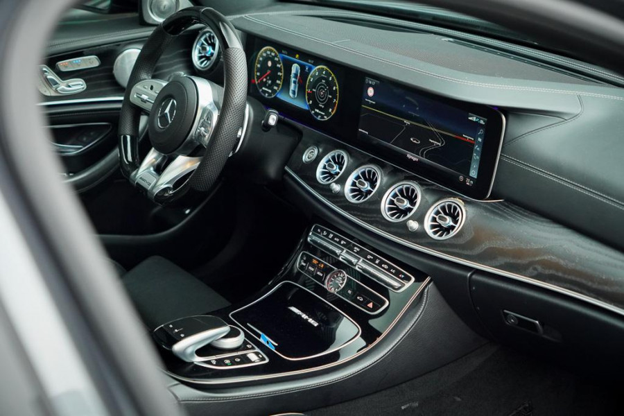 Mercedes-Benz E-Klasse AMG 63 S 4M / Dak / Kuipstoelen / Stoelverwarming / Memory / Distronic Mercedes-Benz E-Klasse AMG 63 S 4M / Dak / Kuipstoelen / Stoelverwarming / Memory / Distronic