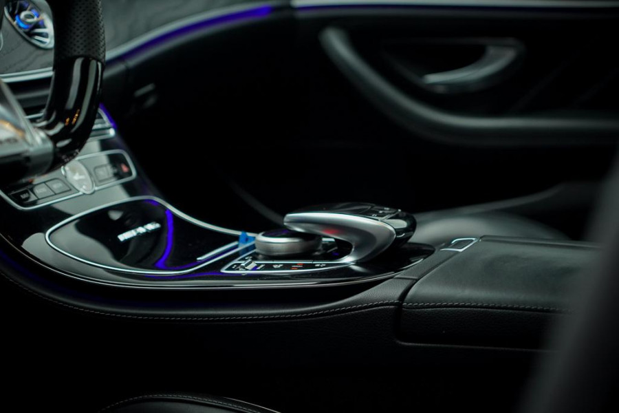 Mercedes-Benz E-Klasse AMG 63 S 4M / Dak / Kuipstoelen / Stoelverwarming / Memory / Distronic Mercedes-Benz E-Klasse AMG 63 S 4M / Dak / Kuipstoelen / Stoelverwarming / Memory / Distronic