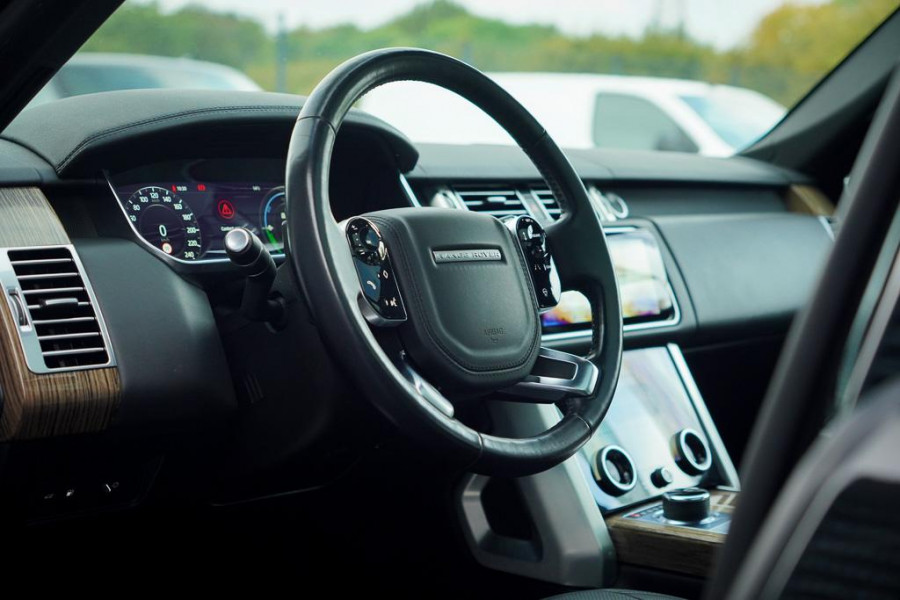 Land Rover Range Rover 2.0 P400e Vogue / Pano / Trekhaak / Meridian / Stoelventilatie