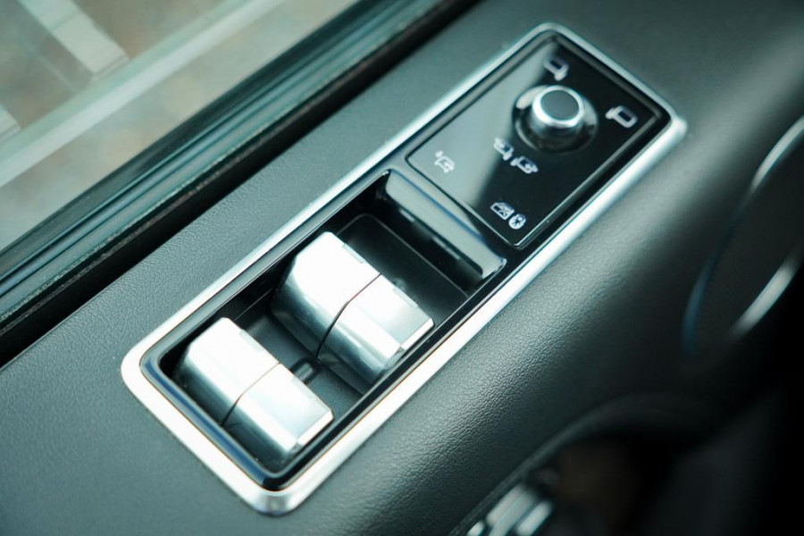 Land Rover Range Rover 2.0 P400e Vogue / Pano / Trekhaak / Meridian / Stoelventilatie
