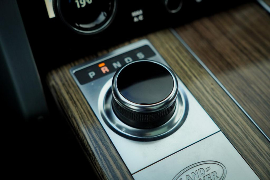 Land Rover Range Rover 2.0 P400e Vogue / Pano / Trekhaak / Meridian / Stoelventilatie
