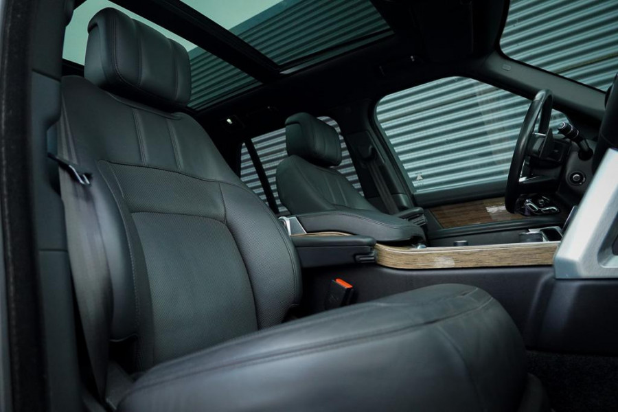 Land Rover Range Rover 2.0 P400e Vogue / Pano / Trekhaak / Meridian / Stoelventilatie