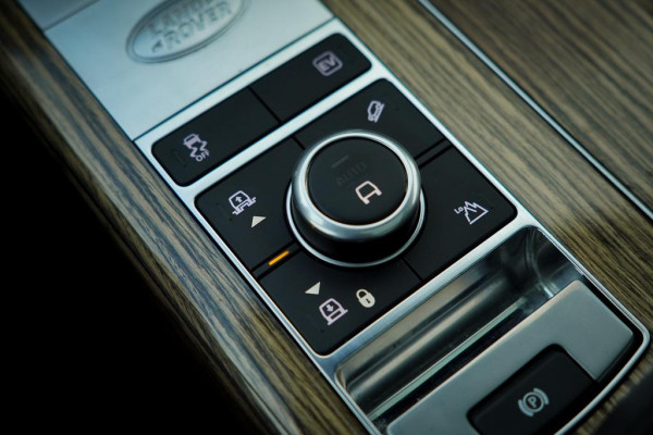 Land Rover Range Rover 2.0 P400e Vogue / Pano / Trekhaak / Meridian / Stoelventilatie