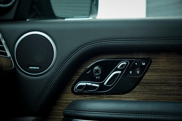Land Rover Range Rover 2.0 P400e Vogue / Pano / Trekhaak / Meridian / Stoelventilatie
