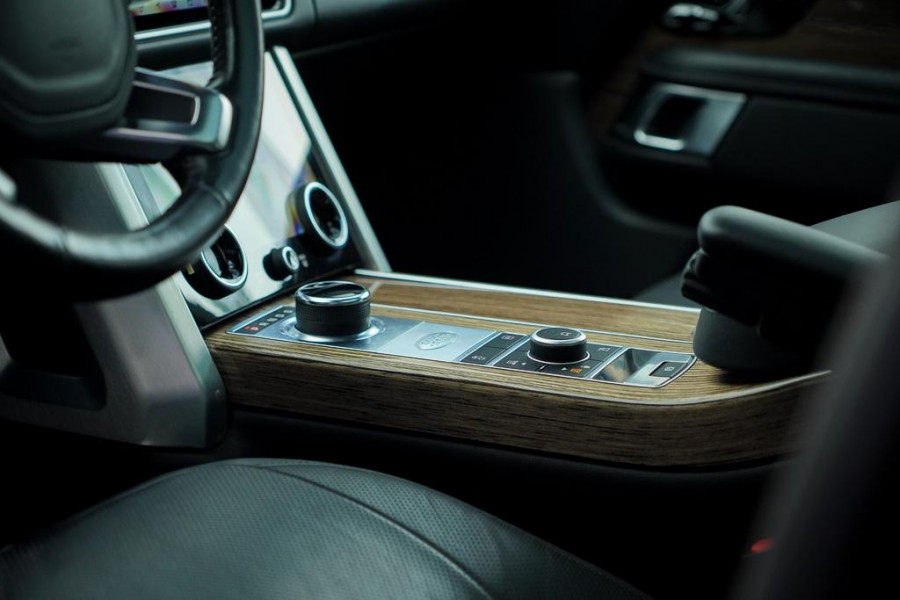 Land Rover Range Rover 2.0 P400e Vogue / Pano / Trekhaak / Meridian / Stoelventilatie