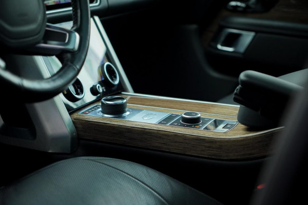 Land Rover Range Rover 2.0 P400e Vogue / Pano / Trekhaak / Meridian / Stoelventilatie