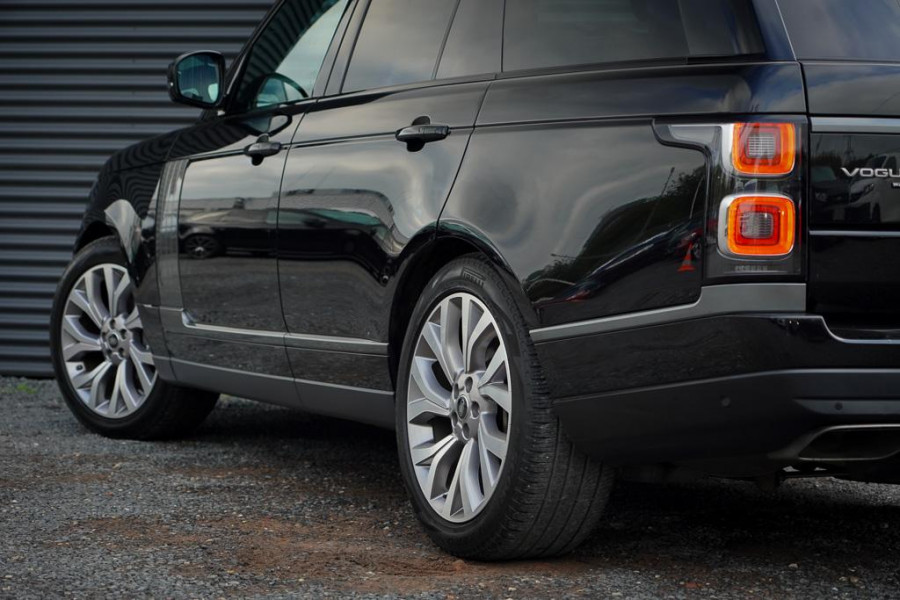 Land Rover Range Rover 2.0 P400e Vogue / Pano / Trekhaak / Meridian / Stoelventilatie
