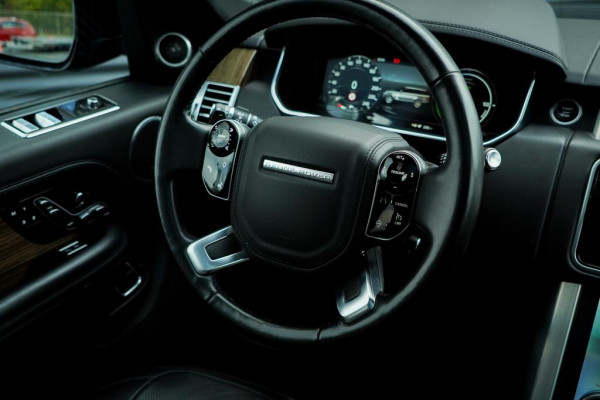 Land Rover Range Rover 2.0 P400e Vogue / Pano / Trekhaak / Meridian / Stoelventilatie