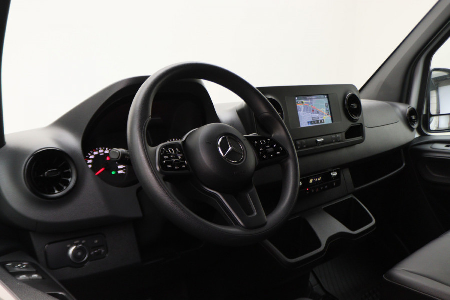 Mercedes-Benz Sprinter 317 CDI Aut. L2H1 3-Zits, Leer, Camera, Standkachel, Apple Carplay, DAB, Cruise, 18" Mercedes-Benz Sprinter 317 CDI Aut. L2H1 3-Zits, Leer, Camera, Standkachel, Apple Carplay, DAB, Cruise, 18"