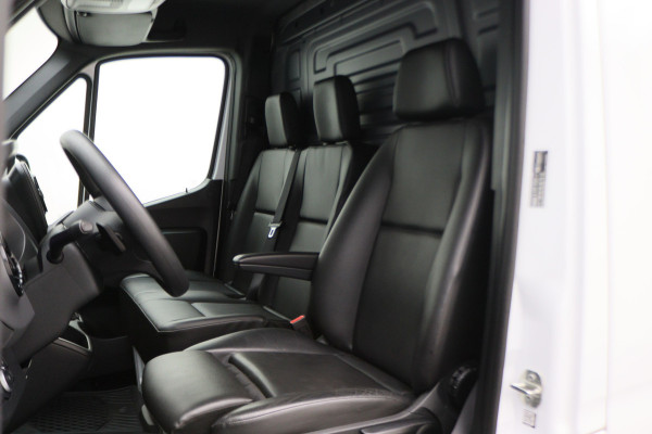 Mercedes-Benz Sprinter 317 CDI Aut. L2H1 3-Zits, Leer, Camera, Standkachel, Apple Carplay, DAB, Cruise, 18" Mercedes-Benz Sprinter 317 CDI Aut. L2H1 3-Zits, Leer, Camera, Standkachel, Apple Carplay, DAB, Cruise, 18"