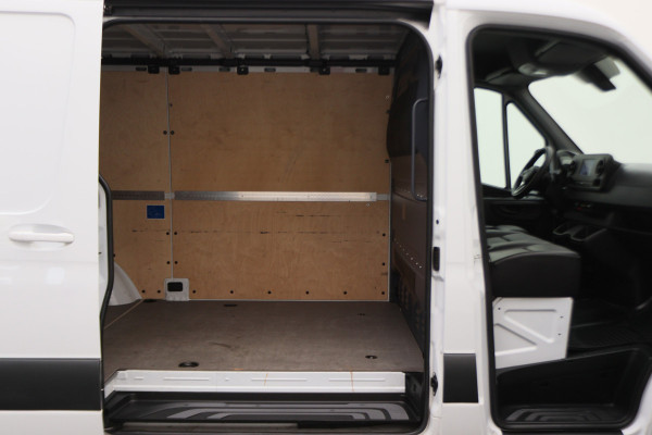 Mercedes-Benz Sprinter 317 CDI Aut. L2H1 3-Zits, Leer, Camera, Standkachel, Apple Carplay, DAB, Cruise, 18" Mercedes-Benz Sprinter 317 CDI Aut. L2H1 3-Zits, Leer, Camera, Standkachel, Apple Carplay, DAB, Cruise, 18"