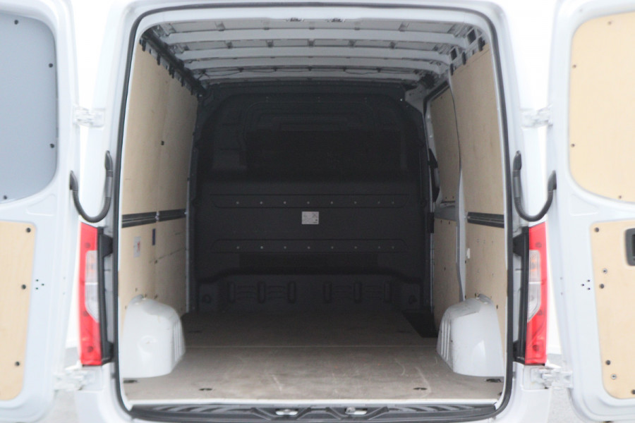 Mercedes-Benz Sprinter 317 CDI Aut. L2H1 3-Zits, Leer, Camera, Standkachel, Apple Carplay, DAB, Cruise, 18" Mercedes-Benz Sprinter 317 CDI Aut. L2H1 3-Zits, Leer, Camera, Standkachel, Apple Carplay, DAB, Cruise, 18"