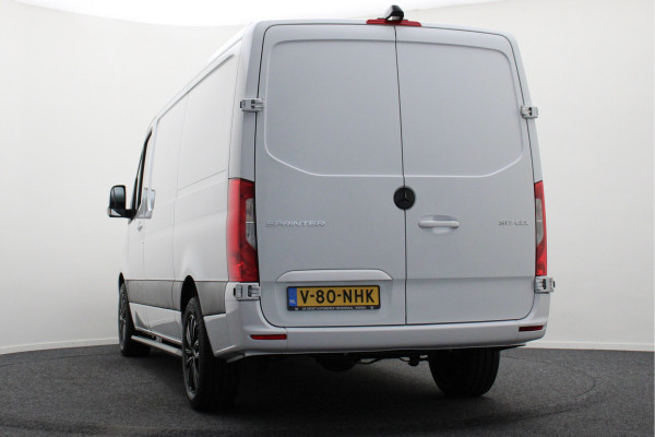 Mercedes-Benz Sprinter 317 CDI Aut. L2H1 3-Zits, Leer, Camera, Standkachel, Apple Carplay, DAB, Cruise, 18" Mercedes-Benz Sprinter 317 CDI Aut. L2H1 3-Zits, Leer, Camera, Standkachel, Apple Carplay, DAB, Cruise, 18"