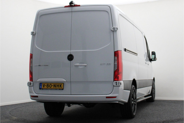 Mercedes-Benz Sprinter 317 CDI Aut. L2H1 3-Zits, Leer, Camera, Standkachel, Apple Carplay, DAB, Cruise, 18" Mercedes-Benz Sprinter 317 CDI Aut. L2H1 3-Zits, Leer, Camera, Standkachel, Apple Carplay, DAB, Cruise, 18"