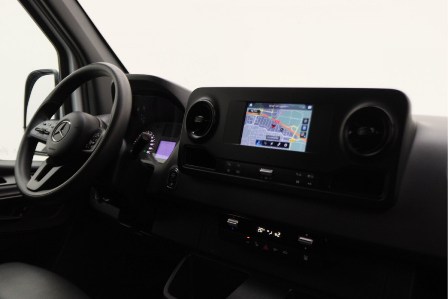 Mercedes-Benz Sprinter 317 CDI Aut. L2H1 3-Zits, Leer, Camera, Standkachel, Apple Carplay, DAB, Cruise, 18" Mercedes-Benz Sprinter 317 CDI Aut. L2H1 3-Zits, Leer, Camera, Standkachel, Apple Carplay, DAB, Cruise, 18"