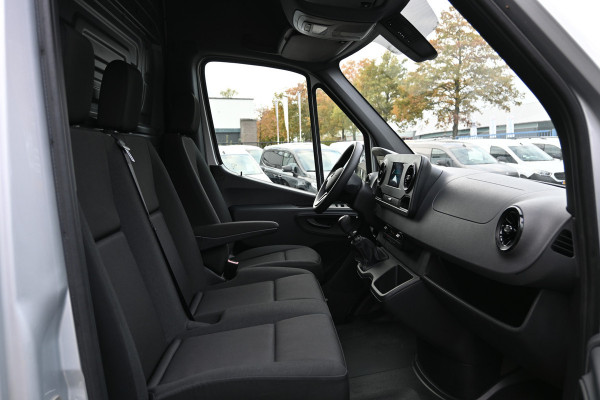 Mercedes-Benz Sprinter 317 CDI L2H2 RWD MBUX met camera, Led in laadruimte, Opstap Mercedes-Benz Sprinter 317 CDI L2H2 RWD MBUX met camera, Led in laadruimte, Opstap