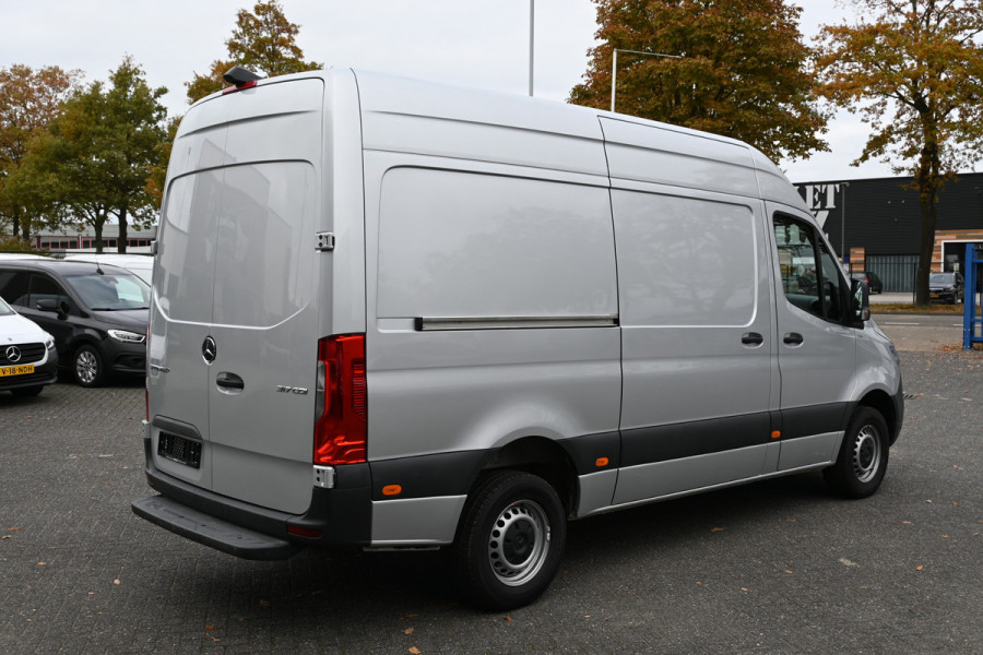 Mercedes-Benz Sprinter 317 CDI L2H2 RWD MBUX met camera, Led in laadruimte, Opstap Mercedes-Benz Sprinter 317 CDI L2H2 RWD MBUX met camera, Led in laadruimte, Opstap