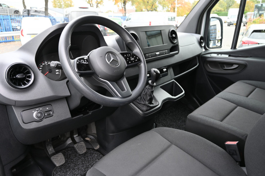 Mercedes-Benz Sprinter 317 CDI L2H2 RWD MBUX met camera, Led in laadruimte, Opstap Mercedes-Benz Sprinter 317 CDI L2H2 RWD MBUX met camera, Led in laadruimte, Opstap