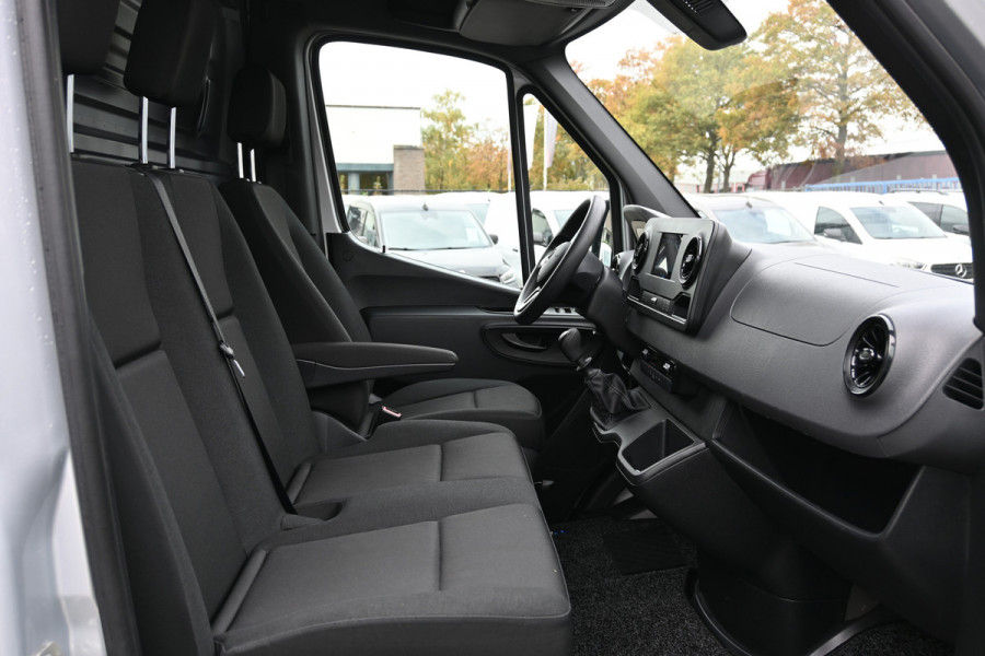Mercedes-Benz Sprinter 317 CDI L2H2 RWD MBUX met camera, Led in laadruimte, Opstap Mercedes-Benz Sprinter 317 CDI L2H2 RWD MBUX met camera, Led in laadruimte, Opstap