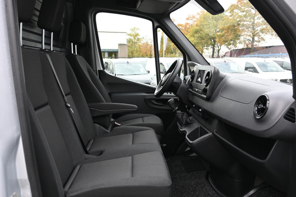 Mercedes-Benz Sprinter 317 CDI L2H2 RWD MBUX met camera, Led in laadruimte, Opstap Mercedes-Benz Sprinter 317 CDI L2H2 RWD MBUX met camera, Led in laadruimte, Opstap