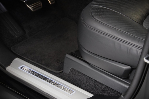 Land Rover Range Rover 2.0 P400e Vogue Navi|Panoramadak|Org.NL|Ijskast|1e Eig|Dealer onderhouden