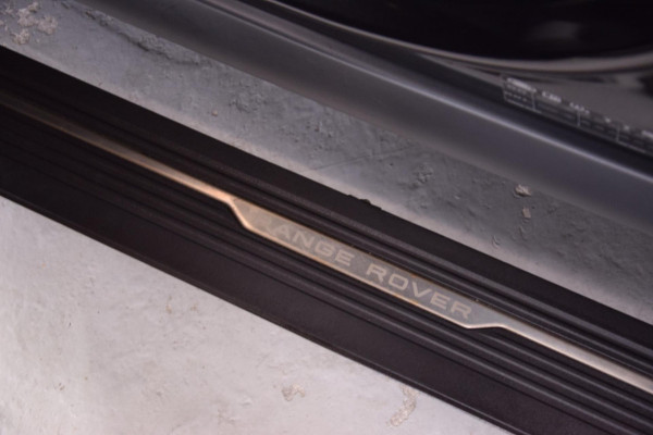 Land Rover Range Rover 2.0 P400e Vogue Navi|Panoramadak|Org.NL|Ijskast|1e Eig|Dealer onderhouden