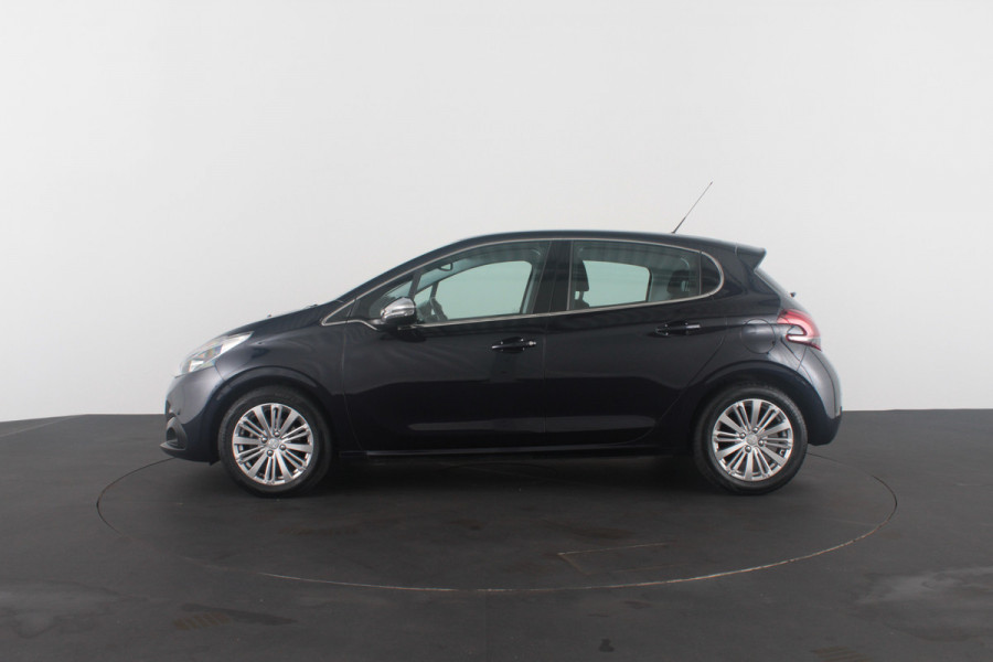 Peugeot 208 1.2 PureTech Blue Lease Executive > Cruise control/Navigatie/Parkeersensor a...