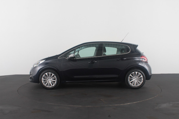 Peugeot 208 1.2 PureTech Blue Lease Executive > Cruise control/Navigatie/Parkeersensor a...