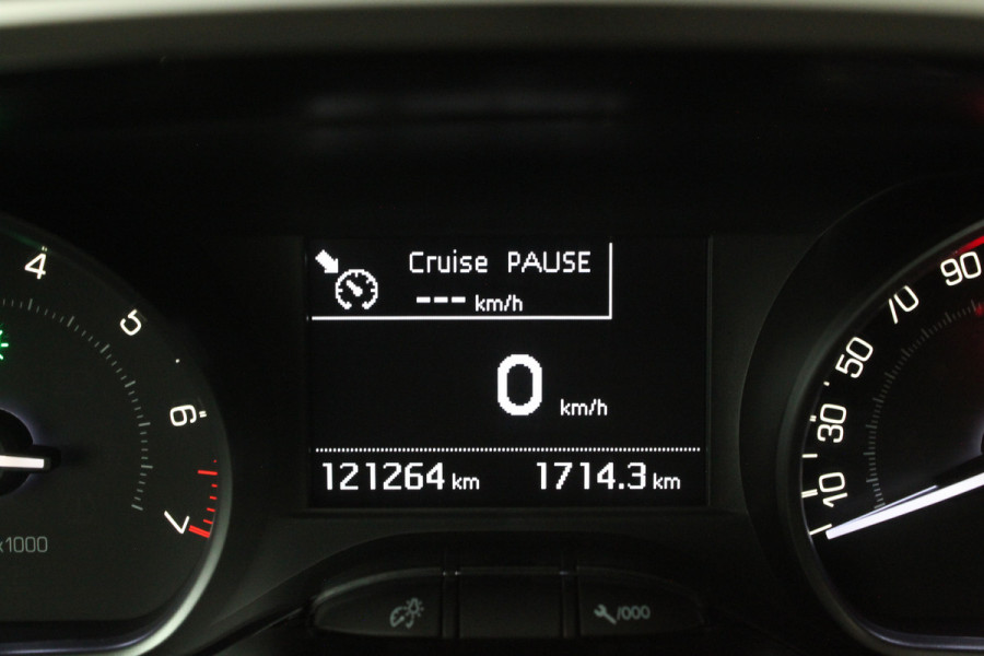 Peugeot 208 1.2 PureTech Blue Lease Executive > Cruise control/Navigatie/Parkeersensor a...
