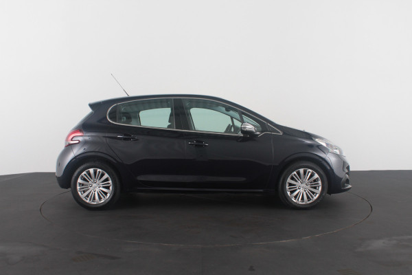 Peugeot 208 1.2 PureTech Blue Lease Executive > Cruise control/Navigatie/Parkeersensor a...