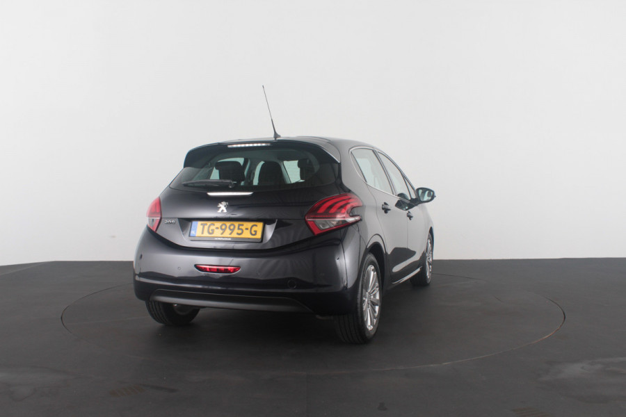 Peugeot 208 1.2 PureTech Blue Lease Executive > Cruise control/Navigatie/Parkeersensor a...