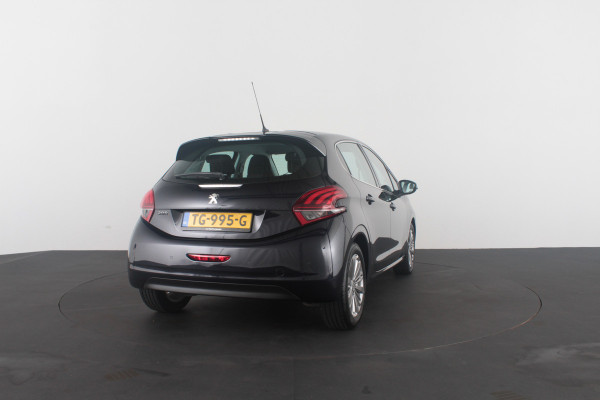 Peugeot 208 1.2 PureTech Blue Lease Executive > Cruise control/Navigatie/Parkeersensor a...
