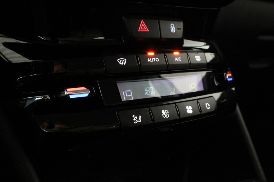Peugeot 208 1.2 PureTech Blue Lease Executive > Cruise control/Navigatie/Parkeersensor a...
