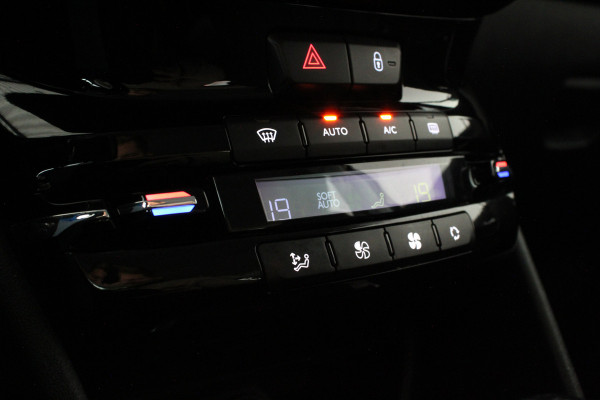 Peugeot 208 1.2 PureTech Blue Lease Executive > Cruise control/Navigatie/Parkeersensor a...