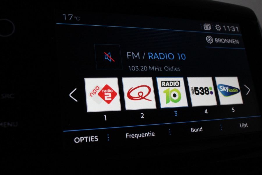 Peugeot 208 1.2 PureTech Blue Lease Executive > Cruise control/Navigatie/Parkeersensor a...
